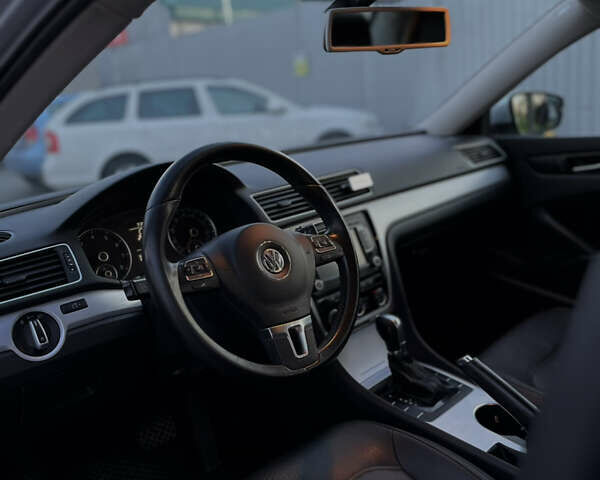 Серый Фольксваген Пассат, объемом двигателя 2.48 л и пробегом 240 тыс. км за 10999 $, фото 18 на Automoto.ua