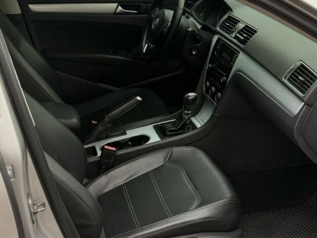 Сірий Фольксваген Пассат, об'ємом двигуна 2.5 л та пробігом 245 тис. км за 10600 $, фото 17 на Automoto.ua