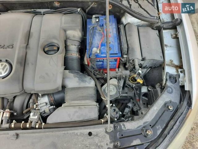 Серый Фольксваген Пассат, объемом двигателя 2.48 л и пробегом 246 тыс. км за 8500 $, фото 5 на Automoto.ua