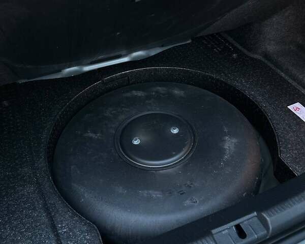 Серый Фольксваген Пассат, объемом двигателя 2.5 л и пробегом 251 тыс. км за 10999 $, фото 30 на Automoto.ua