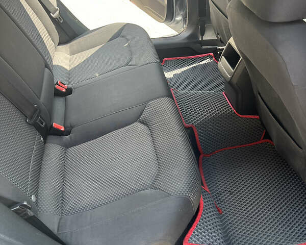 Серый Фольксваген Пассат, объемом двигателя 2.48 л и пробегом 275 тыс. км за 9500 $, фото 9 на Automoto.ua