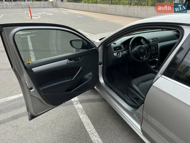 Серый Фольксваген Пассат, объемом двигателя 2.48 л и пробегом 249 тыс. км за 9000 $, фото 12 на Automoto.ua