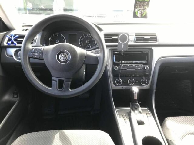 Серый Фольксваген Пассат, объемом двигателя 2.5 л и пробегом 142 тыс. км за 9490 $, фото 20 на Automoto.ua