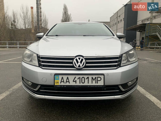 Серый Фольксваген Пассат, объемом двигателя 1.8 л и пробегом 351 тыс. км за 8500 $, фото 1 на Automoto.ua
