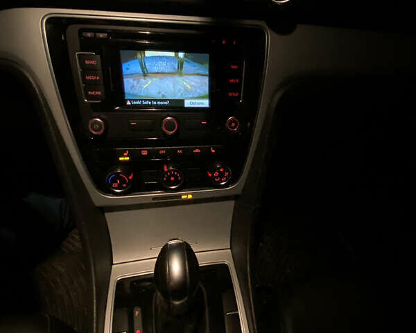 Сірий Фольксваген Пассат, об'ємом двигуна 2.48 л та пробігом 226 тис. км за 11000 $, фото 17 на Automoto.ua