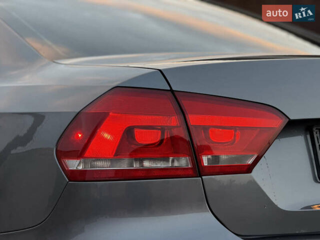 Серый Фольксваген Пассат, объемом двигателя 2.5 л и пробегом 225 тыс. км за 11000 $, фото 30 на Automoto.ua