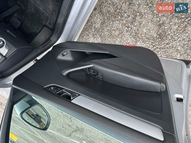 Сірий Фольксваген Пассат, об'ємом двигуна 2.5 л та пробігом 145 тис. км за 9000 $, фото 12 на Automoto.ua