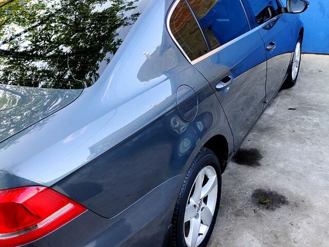 Серый Фольксваген Пассат, объемом двигателя 1.8 л и пробегом 176 тыс. км за 8700 $, фото 1 на Automoto.ua