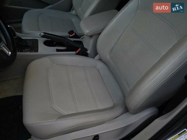 Серый Фольксваген Пассат, объемом двигателя 2.5 л и пробегом 241 тыс. км за 7450 $, фото 22 на Automoto.ua