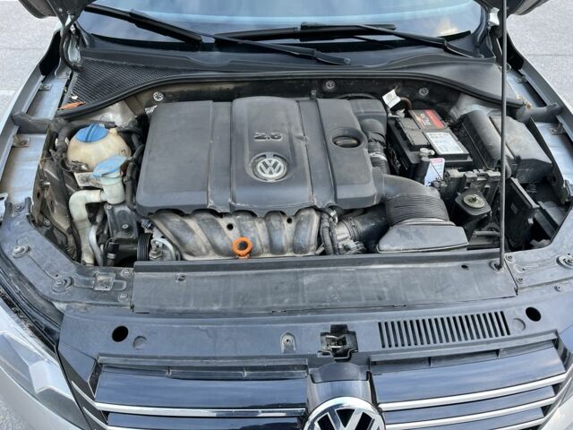 Серый Фольксваген Пассат, объемом двигателя 2.5 л и пробегом 150 тыс. км за 11700 $, фото 5 на Automoto.ua