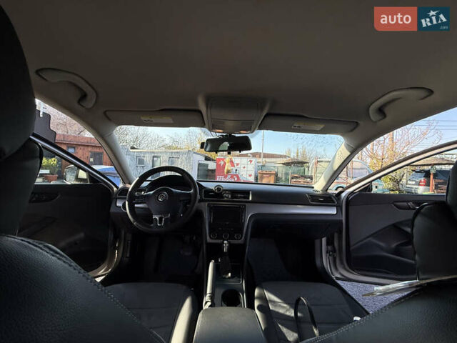 Сірий Фольксваген Пассат, об'ємом двигуна 2.48 л та пробігом 263 тис. км за 9000 $, фото 20 на Automoto.ua