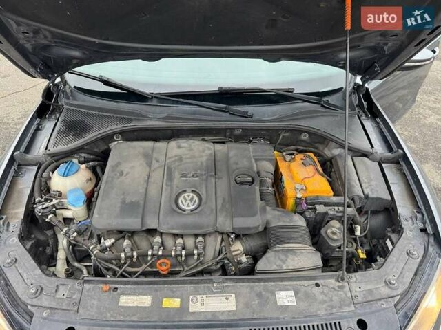 Серый Фольксваген Пассат, объемом двигателя 2.48 л и пробегом 214 тыс. км за 10200 $, фото 24 на Automoto.ua