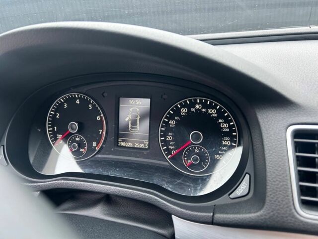 Серый Фольксваген Пассат, объемом двигателя 2.5 л и пробегом 210 тыс. км за 9500 $, фото 3 на Automoto.ua