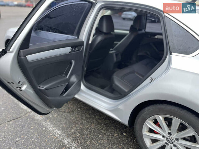 Серый Фольксваген Пассат, объемом двигателя 2.48 л и пробегом 230 тыс. км за 8900 $, фото 4 на Automoto.ua