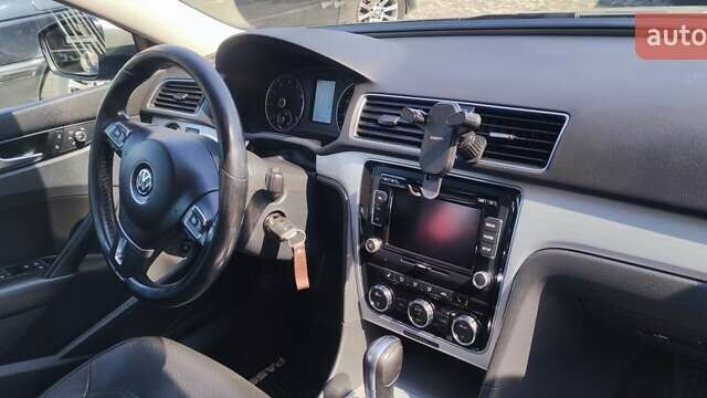 Серый Фольксваген Пассат, объемом двигателя 2.5 л и пробегом 251 тыс. км за 10999 $, фото 20 на Automoto.ua