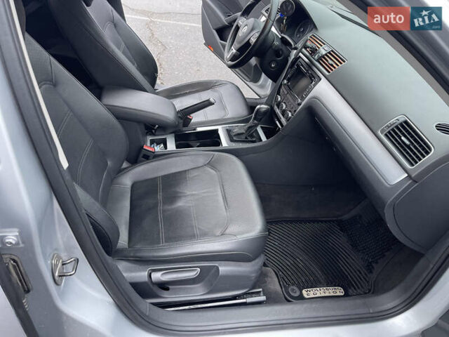 Серый Фольксваген Пассат, объемом двигателя 2.48 л и пробегом 230 тыс. км за 8900 $, фото 9 на Automoto.ua