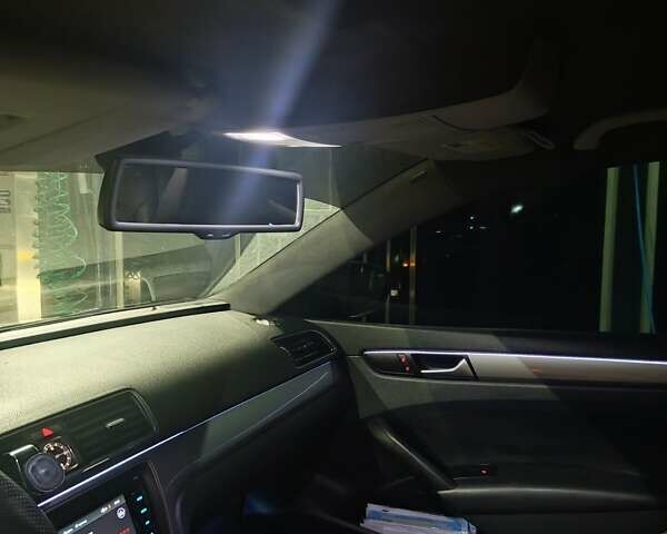 Сірий Фольксваген Пассат, об'ємом двигуна 2.48 л та пробігом 260 тис. км за 8999 $, фото 9 на Automoto.ua