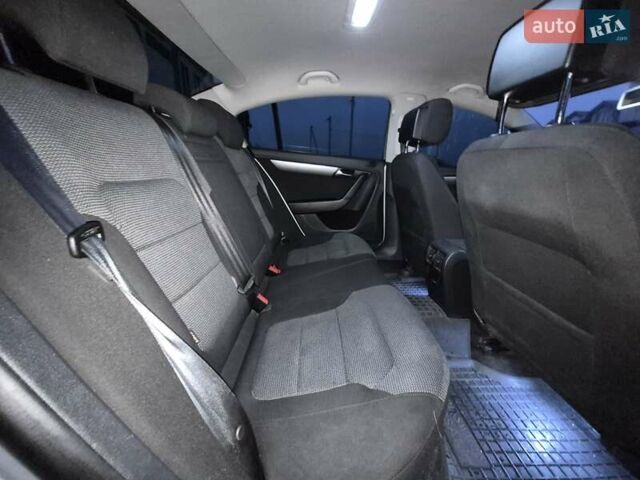 Серый Фольксваген Пассат, объемом двигателя 1.8 л и пробегом 193 тыс. км за 7600 $, фото 10 на Automoto.ua