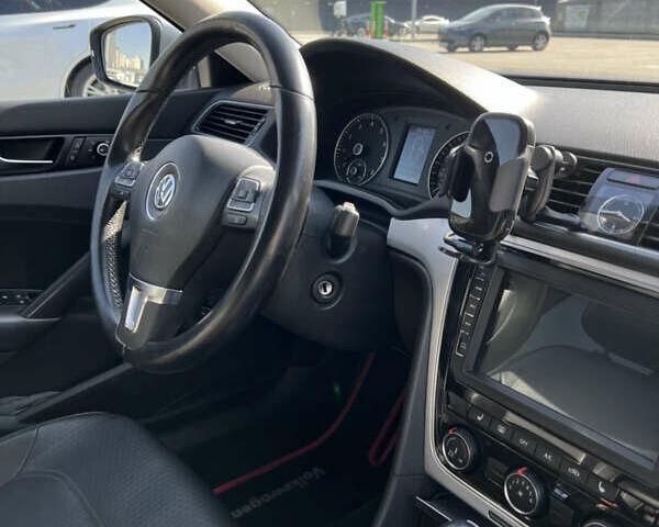 Серый Фольксваген Пассат, объемом двигателя 2.5 л и пробегом 174 тыс. км за 11999 $, фото 2 на Automoto.ua