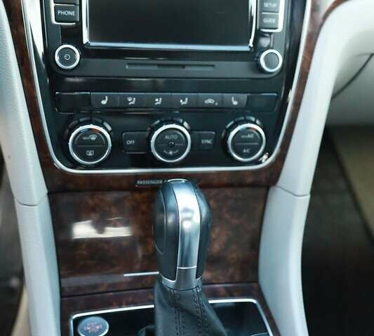 Серый Фольксваген Пассат, объемом двигателя 2.5 л и пробегом 140 тыс. км за 9900 $, фото 36 на Automoto.ua