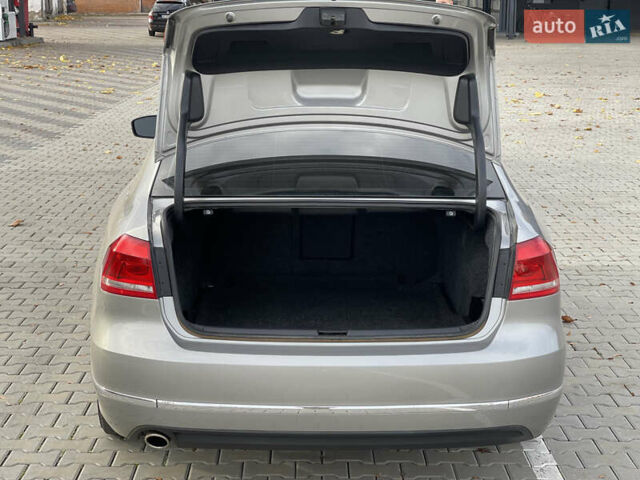 Фольксваген Пассат 2012 в Нововолынск на Automoto.ua Серый Фольксваген Пассат, объемом двигателя 1.97 л и пробегом 197 тыс. км за 12800 $, фото 18 на Automoto.ua