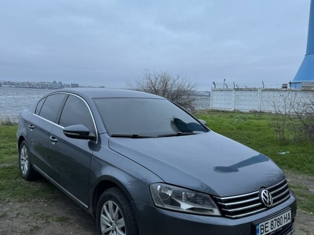 Серый Фольксваген Пассат, объемом двигателя 1.8 л и пробегом 308 тыс. км за 8800 $, фото 2 на Automoto.ua