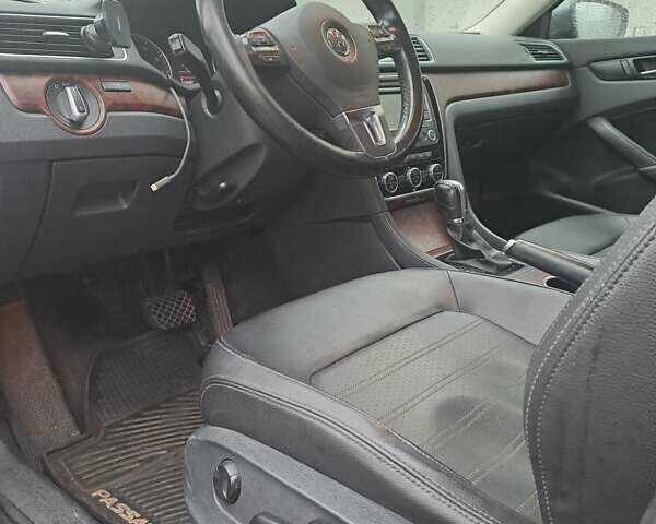 Серый Фольксваген Пассат, объемом двигателя 2.5 л и пробегом 316 тыс. км за 9900 $, фото 13 на Automoto.ua