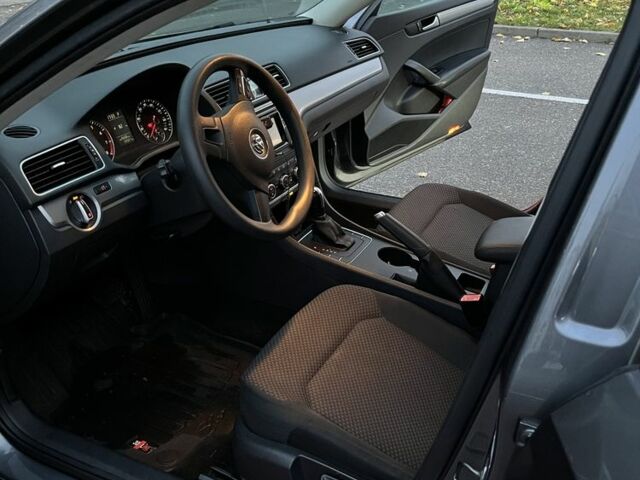 Серый Фольксваген Пассат, объемом двигателя 2.5 л и пробегом 214 тыс. км за 9399 $, фото 4 на Automoto.ua