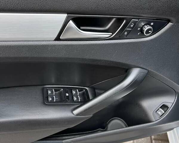 Серый Фольксваген Пассат, объемом двигателя 2.5 л и пробегом 294 тыс. км за 10200 $, фото 2 на Automoto.ua