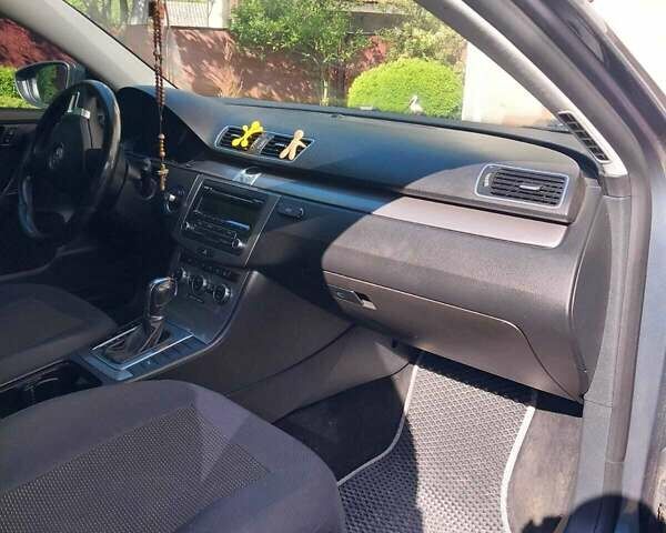 Серый Фольксваген Пассат, объемом двигателя 1.8 л и пробегом 209 тыс. км за 8700 $, фото 12 на Automoto.ua