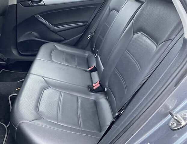 Серый Фольксваген Пассат, объемом двигателя 2.5 л и пробегом 290 тыс. км за 8700 $, фото 10 на Automoto.ua