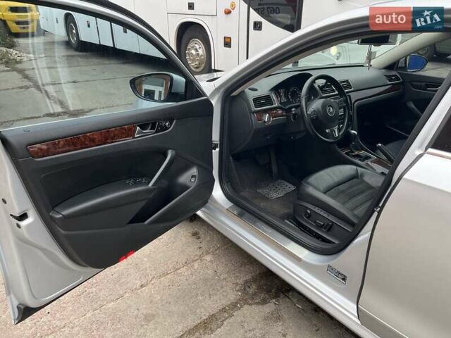 Серый Фольксваген Пассат, объемом двигателя 2.5 л и пробегом 180 тыс. км за 12000 $, фото 13 на Automoto.ua