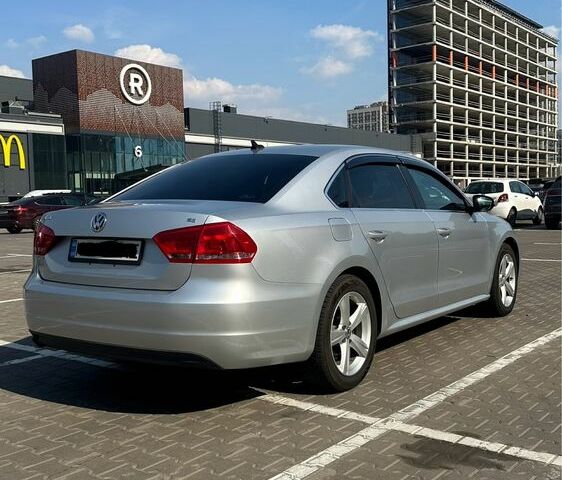 Серый Фольксваген Пассат, объемом двигателя 2.5 л и пробегом 271 тыс. км за 9600 $, фото 1 на Automoto.ua