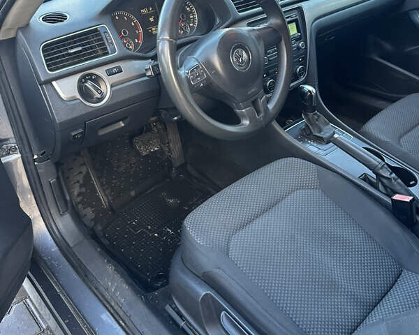 Сірий Фольксваген Пассат, об'ємом двигуна 2.5 л та пробігом 180 тис. км за 9000 $, фото 4 на Automoto.ua