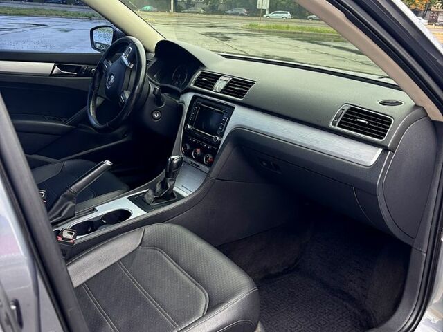 Серый Фольксваген Пассат, объемом двигателя 2.5 л и пробегом 226 тыс. км за 10500 $, фото 4 на Automoto.ua