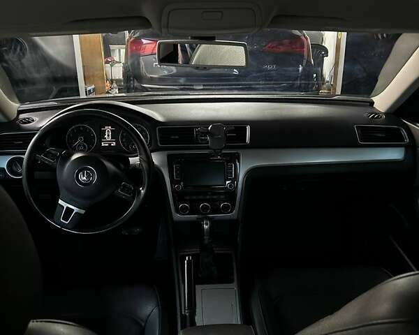 Серый Фольксваген Пассат, объемом двигателя 2.5 л и пробегом 251 тыс. км за 10999 $, фото 32 на Automoto.ua