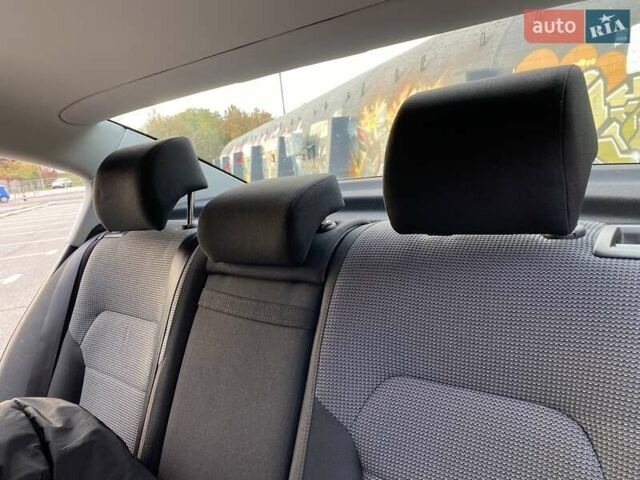Сірий Фольксваген Пассат, об'ємом двигуна 1.6 л та пробігом 323 тис. км за 8000 $, фото 13 на Automoto.ua