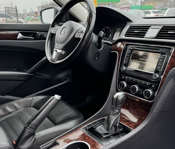 Серый Фольксваген Пассат, объемом двигателя 2 л и пробегом 230 тыс. км за 11900 $, фото 17 на Automoto.ua