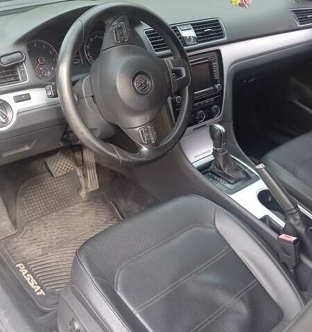 Сірий Фольксваген Пассат, об'ємом двигуна 2.48 л та пробігом 240 тис. км за 10500 $, фото 6 на Automoto.ua