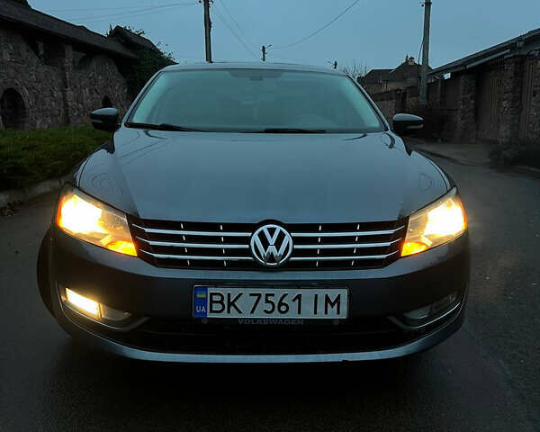 Сірий Фольксваген Пассат, об'ємом двигуна 2 л та пробігом 180 тис. км за 12200 $, фото 10 на Automoto.ua