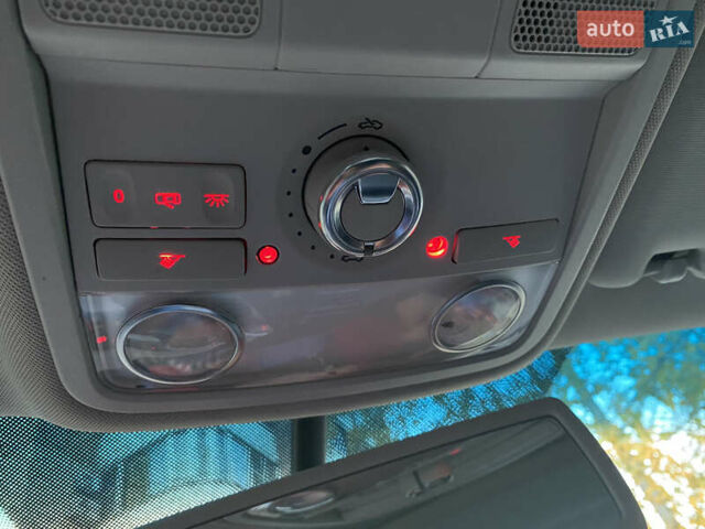 Сірий Фольксваген Пассат, об'ємом двигуна 2.48 л та пробігом 226 тис. км за 11000 $, фото 25 на Automoto.ua