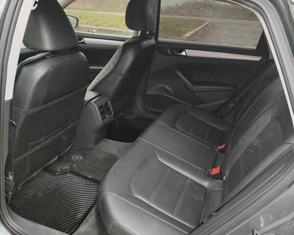 Серый Фольксваген Пассат, объемом двигателя 2.5 л и пробегом 189 тыс. км за 9000 $, фото 4 на Automoto.ua