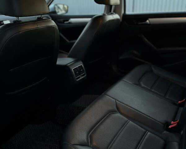 Серый Фольксваген Пассат, объемом двигателя 2.48 л и пробегом 240 тыс. км за 10999 $, фото 21 на Automoto.ua