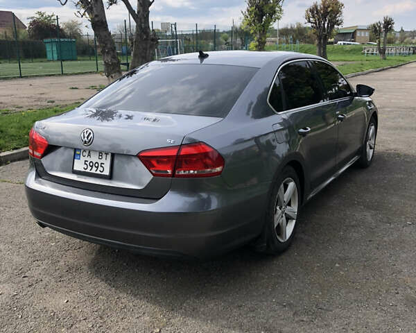 Серый Фольксваген Пассат, объемом двигателя 2.5 л и пробегом 260 тыс. км за 10200 $, фото 4 на Automoto.ua
