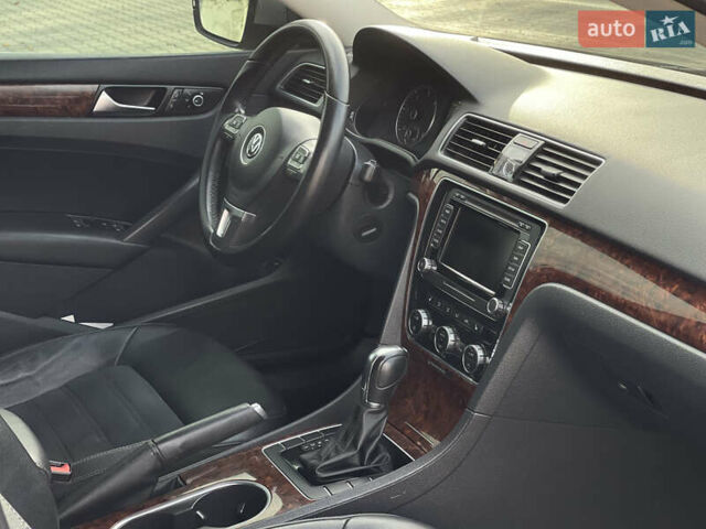 Фольксваген Пассат 2012 в Нововолынск на Automoto.ua Серый Фольксваген Пассат, объемом двигателя 1.97 л и пробегом 197 тыс. км за 12800 $, фото 48 на Automoto.ua