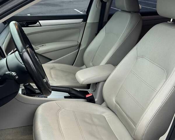 Серый Фольксваген Пассат, объемом двигателя 2.48 л и пробегом 214 тыс. км за 10200 $, фото 11 на Automoto.ua