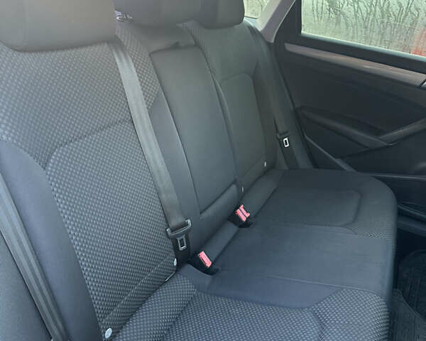 Сірий Фольксваген Пассат, об'ємом двигуна 2.5 л та пробігом 180 тис. км за 9000 $, фото 8 на Automoto.ua