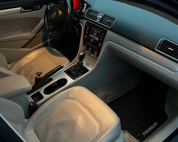 Сірий Фольксваген Пассат, об'ємом двигуна 2 л та пробігом 180 тис. км за 12200 $, фото 8 на Automoto.ua