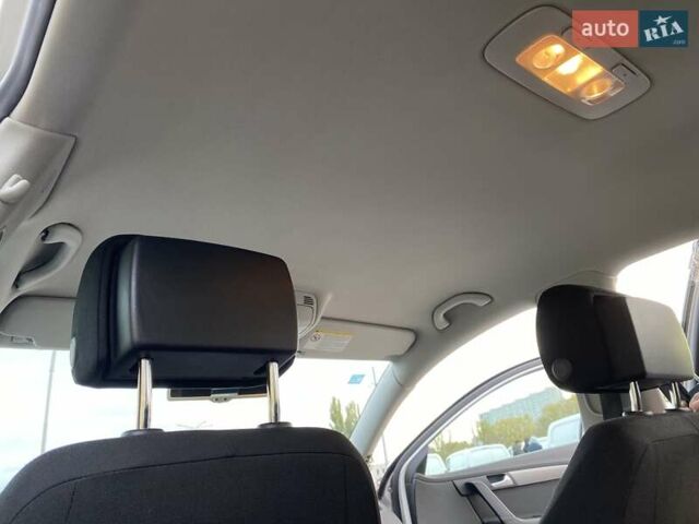 Сірий Фольксваген Пассат, об'ємом двигуна 1.6 л та пробігом 323 тис. км за 8000 $, фото 12 на Automoto.ua