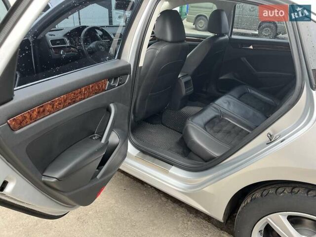 Серый Фольксваген Пассат, объемом двигателя 2.5 л и пробегом 180 тыс. км за 12000 $, фото 12 на Automoto.ua